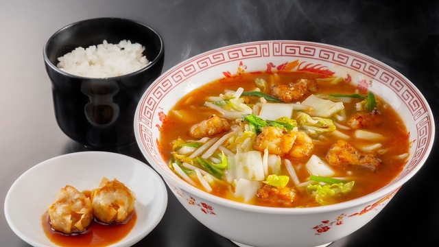 ピリ辛　あんかけホルモンラーメン