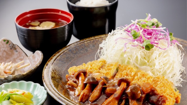 やまとポーク　チーズカツレツ定食